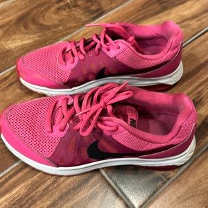 Womans Nike Dart Xl Running shoes in Pink, Size 7